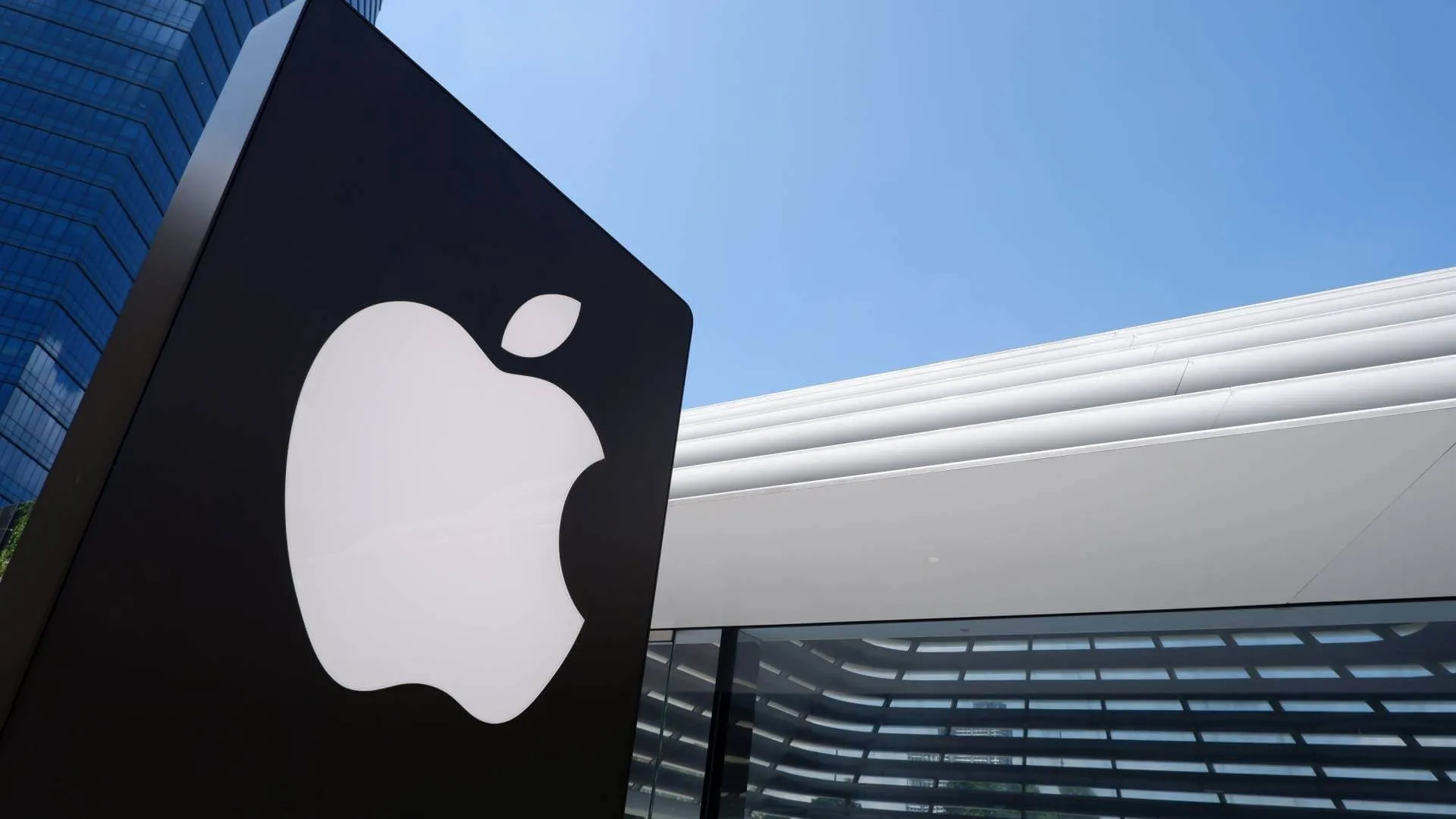 Скевоморфизм Apple: как кожа и дерево создали эпоху дизайна