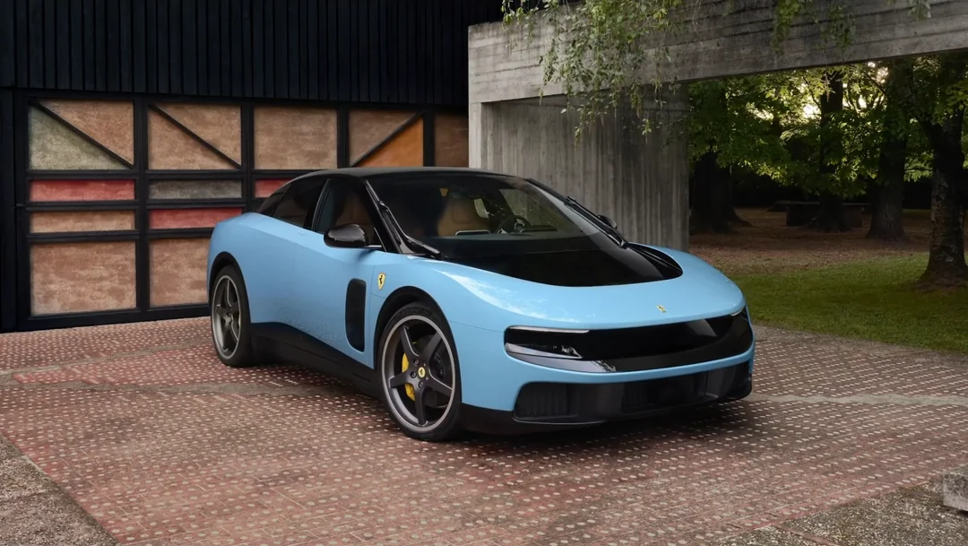 Ferrari Luce: Джони Айв проектирует электрокар — и это больше про моду